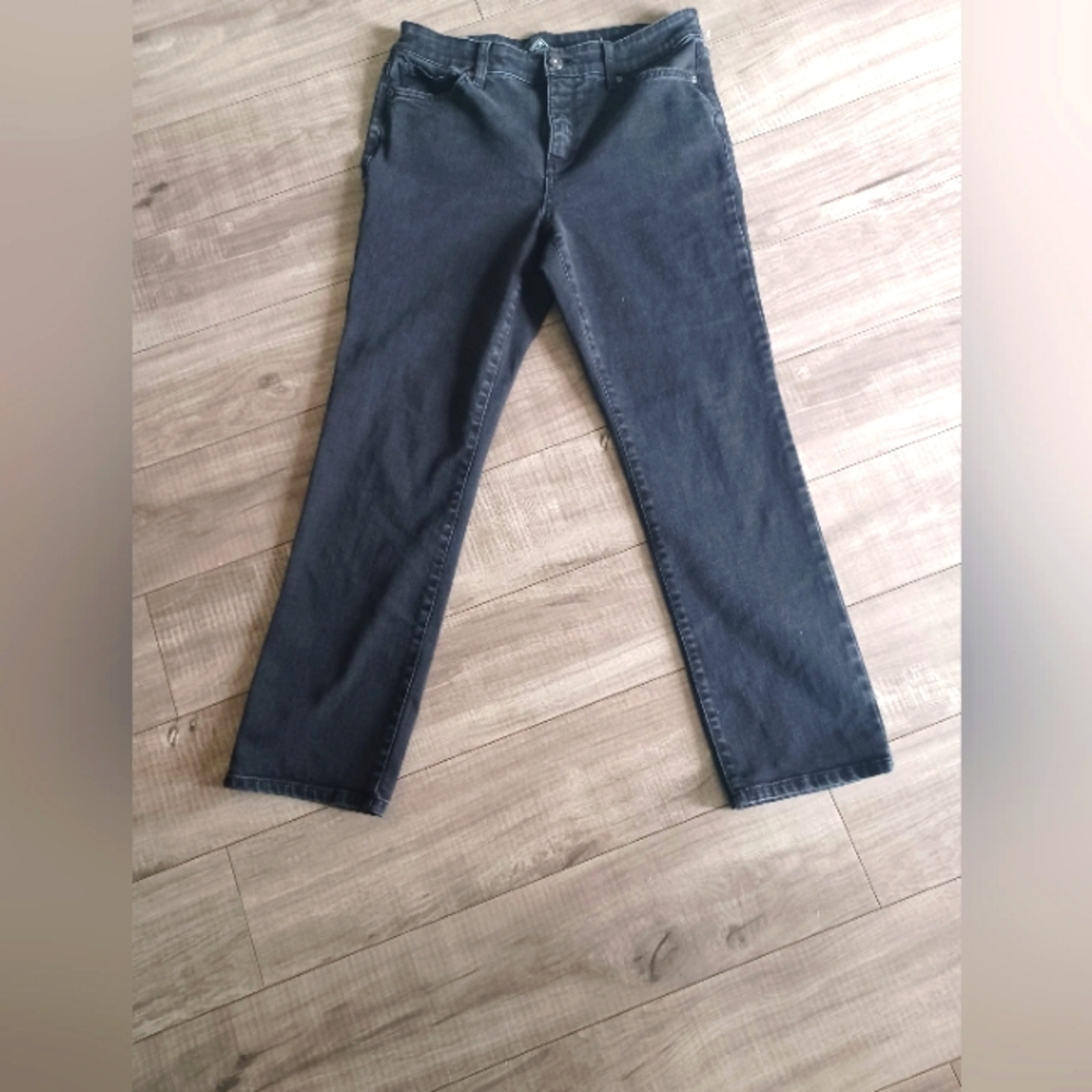 St John's Bay size 10S color Black